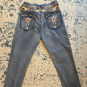 Women’s size 7/8 No brand stretch midrise straight leg worn a couple times.